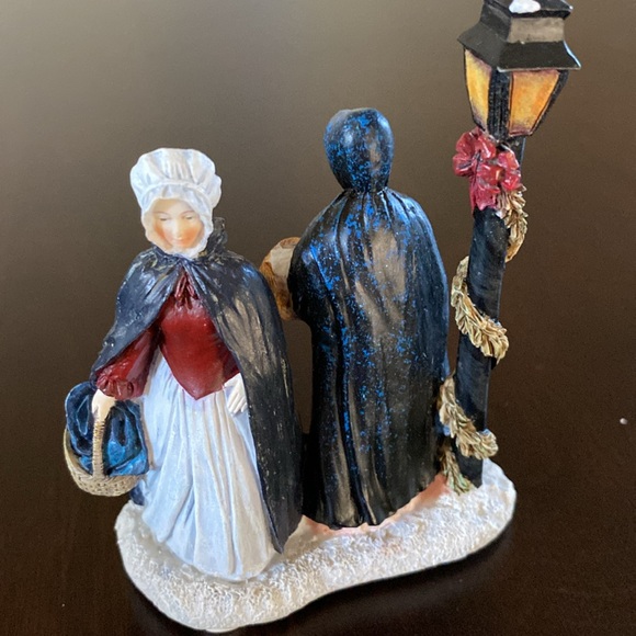 Williamsburg Women Passing the Lamppost - Lang and Wise - Picture 3 of 8